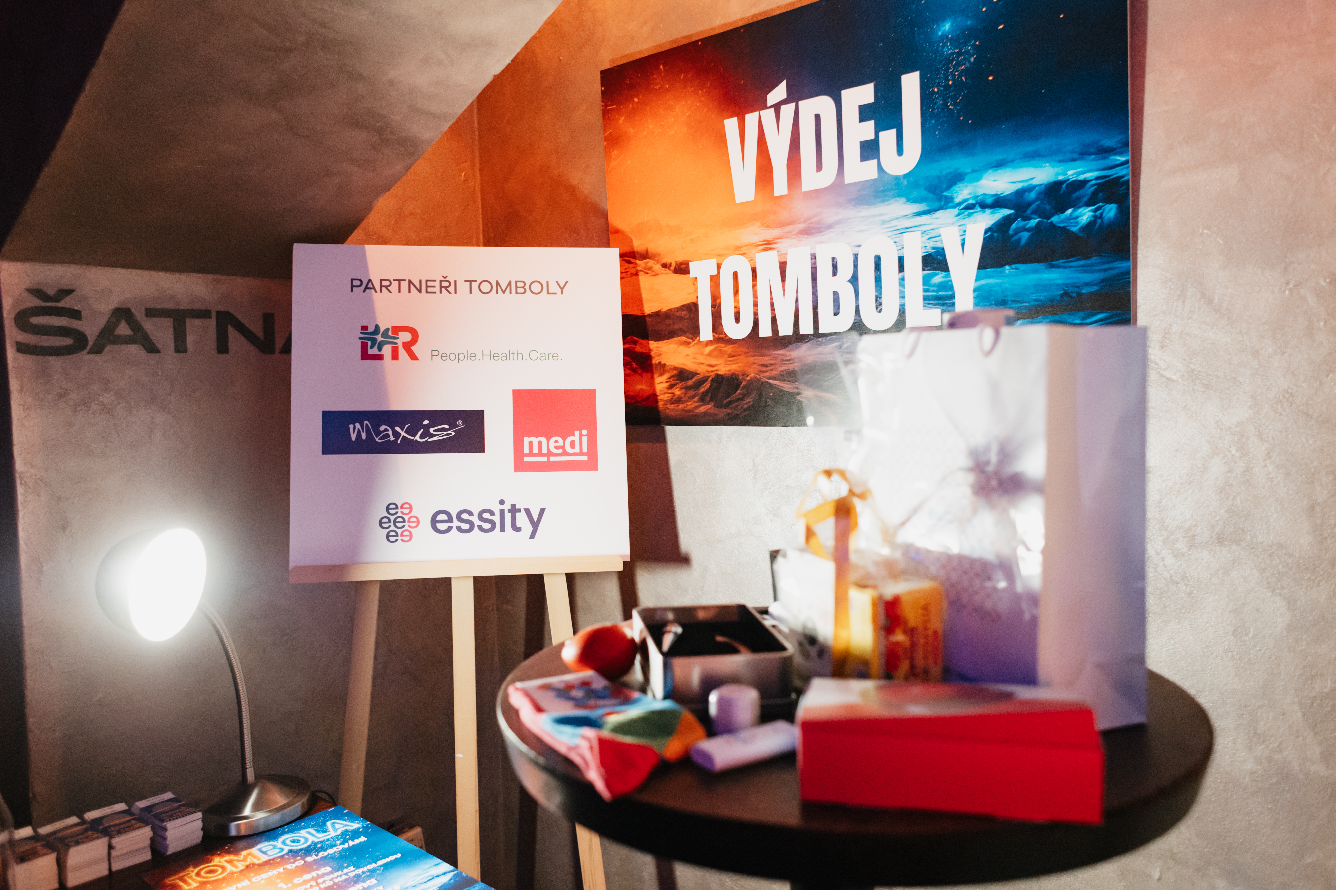 Charitativní tombola zaměstnanců EUC pomohla třem lidem v náročné životní situaci